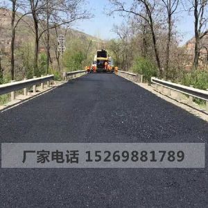 瀝青冷補(bǔ)料施工現(xiàn)場